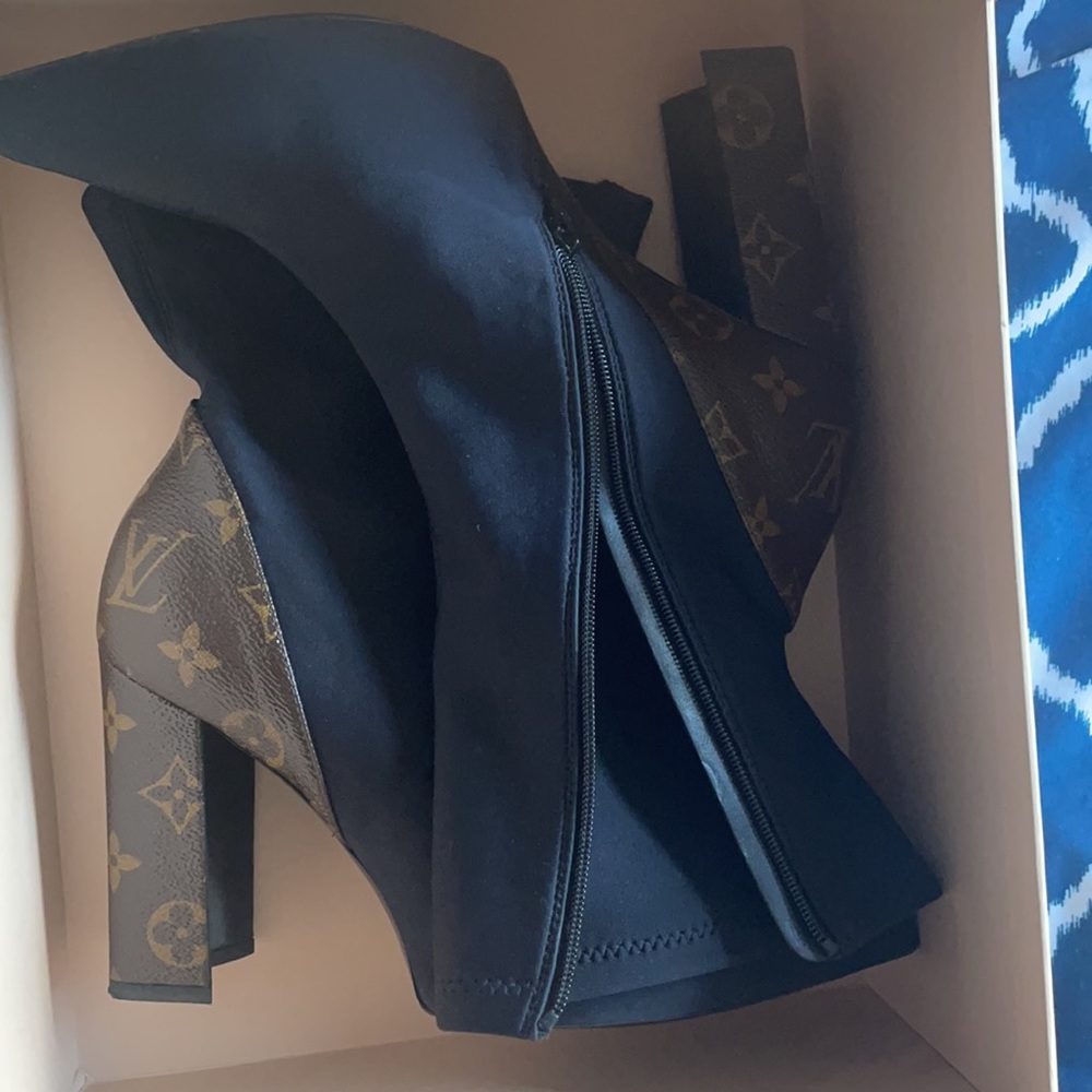 Louis Vuitton monogram ankle boots. - Picture 3 of 7